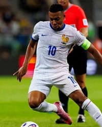 姆巴佩惊艳solo破门！单骑闯关斩对手，追平亨利国家队51球纪录