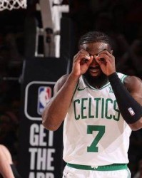 首发合砍96分拿下8连胜 绿军领跑东部一骑绝尘